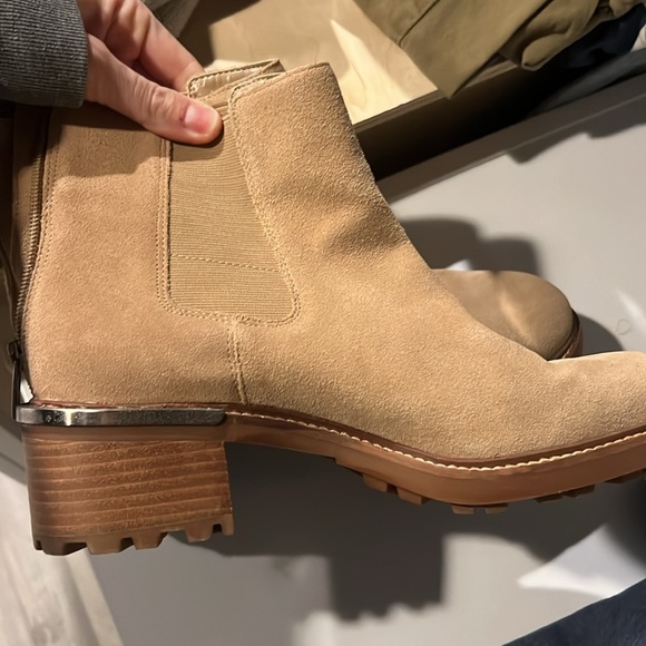 VEUC worn 2x 9.5Vince Camuto Suede Kelivena Tortilla Boots - Picture 8 of 9